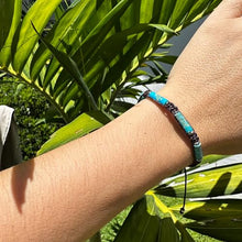 Cargar imagen en el visor de la galería, OCHRANA Pulsera ajustable de macramé café con jaspe azul cilindrico y acero inoxidable de 4mm
