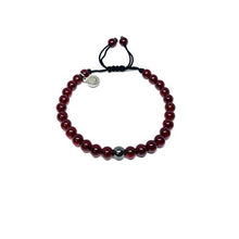 Cargar imagen en el visor de la galería, Pulsera ajustable de cristal rojo y hematita de 6mm
