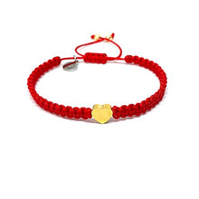 Cargar imagen en el visor de la galería, OCHRANA Pulsera ajustable de macramé roja con dije dorado de acero inoxidable en forma de corazón de 15mm
