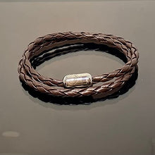 Cargar imagen en el visor de la galería, OCHRANA Pulsera de paracord con broche magnético de cuero café
