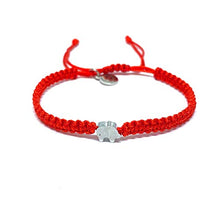 Cargar imagen en el visor de la galería, Pulsera ajusteble de macrame roja con dije de acero inoxibable en forma de elefante de 4mm - Ochrana México
