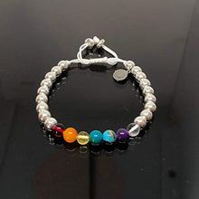 Cargar imagen en el visor de la galería, Pulsera Ajustable de los 7 Chakras con hematita Plateada de 6mm - Ochrana México
