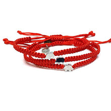 Cargar imagen en el visor de la galería, Pulsera ajusteble de macrame roja con dije de acero inoxibable en forma de elefante de 4mm - Ochrana México
