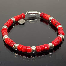 Cargar imagen en el visor de la galería, Ochrana Pulsera de 17.5 cm de Coral Rojo y hematita Plateada de 6mm con Broche magnético - Ochrana México
