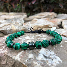 Cargar imagen en el visor de la galería, Ochrana Pulsera Ajustable de malaquita Verde y hematita de 8mm
