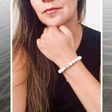 Cargar imagen en el visor de la galería, Ochrana Pulsera Ajustable de howlita Blanca y Cuarzo Rosa de 8mm
