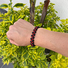 Cargar imagen en el visor de la galería, OCHRANA Pulsera ajustable de ágata negra mate de 6mm
